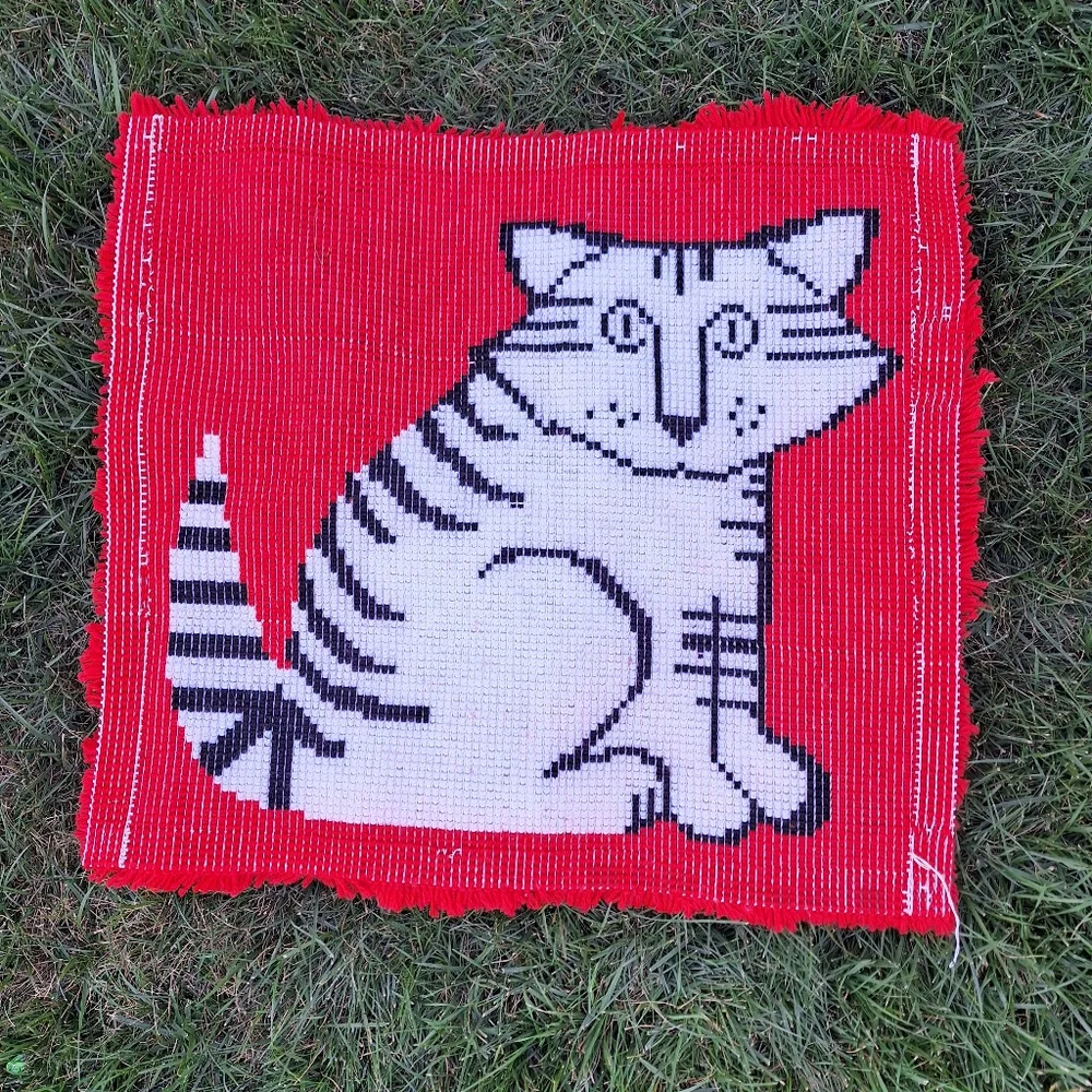 RARE vintage large latch hook cat wall art / rug